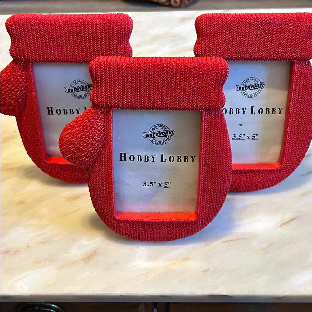 Hobby Lobby Set of 3 Red Mitten Photo Frames Vintage Christmas‎ Size 3.5” x 5”